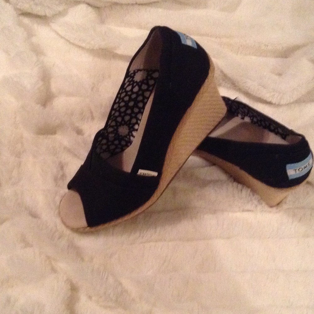 Toms Black Canvas Wedges with Tan Heel